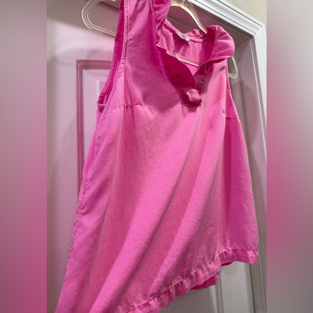 crown & ivy Pink Ruffle V-Neck Sleeveless Blouse Size Medium Petite - Picture 3 of 10